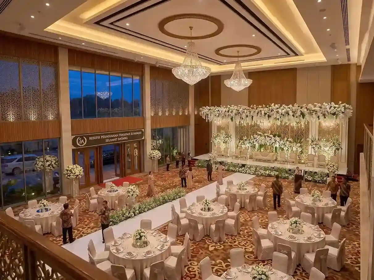 Interior ballroom dari balkon atas
